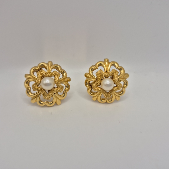 Trifari Jewelry - Trifari Vintage Gold Tone Faux Pearl Earrings